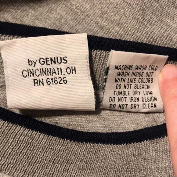 Disney M Vintage 90s Mickey & Co. Gray Men’s sweatshirt - Picture 6 of 9